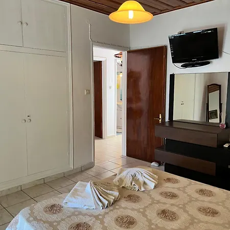 Poseidon Beach Bar & Restaurant Apartment