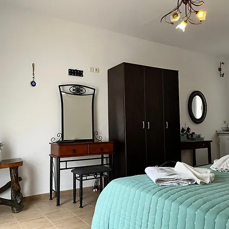 Poseidon Beach Bar & Restaurant Apartment