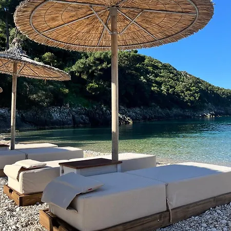 Poseidon Beach Bar & Restaurant *